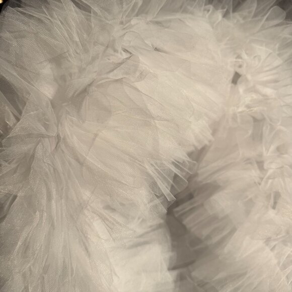 Huge Tulle White Boa - Picture 6 of 7